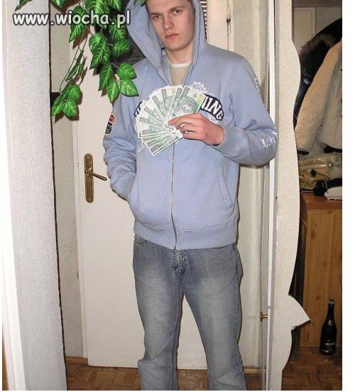 Pewnie dostał pierwszą wypłatę