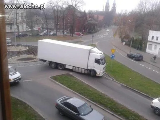 Bo duży może więcej
