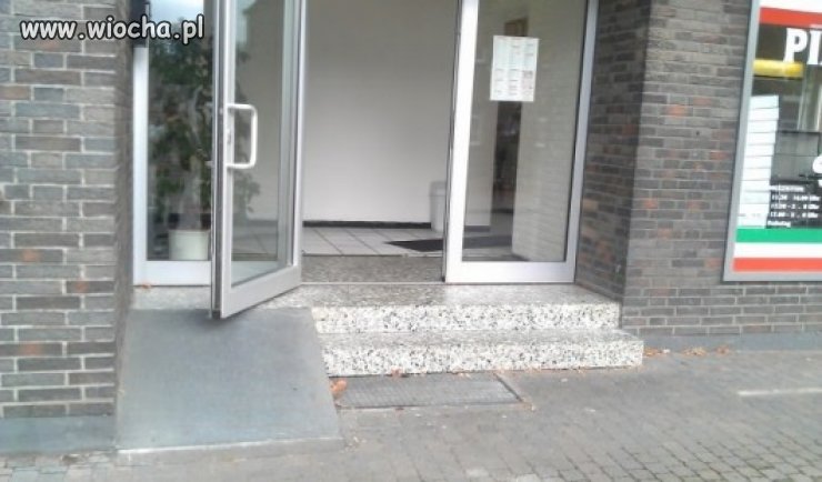 Podjazd dla niepełnosprawnych
