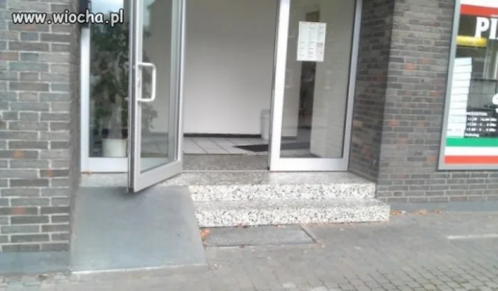 Podjazd dla niepełnosprawnych