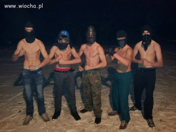 Widać, że chłopakom  się nudzi...