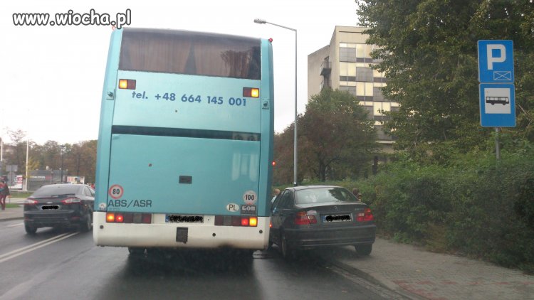 Parkowanie na postoju dla autobusów