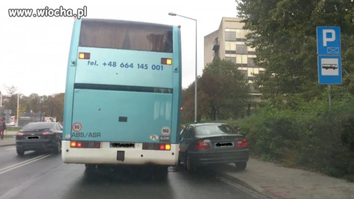 Parkowanie na postoju dla autobusów