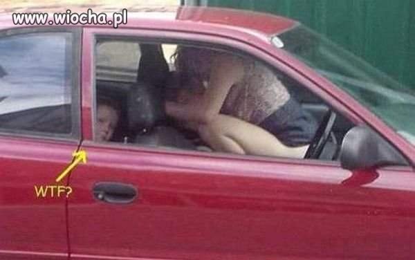 A synek (i nie tylko) patrzy.