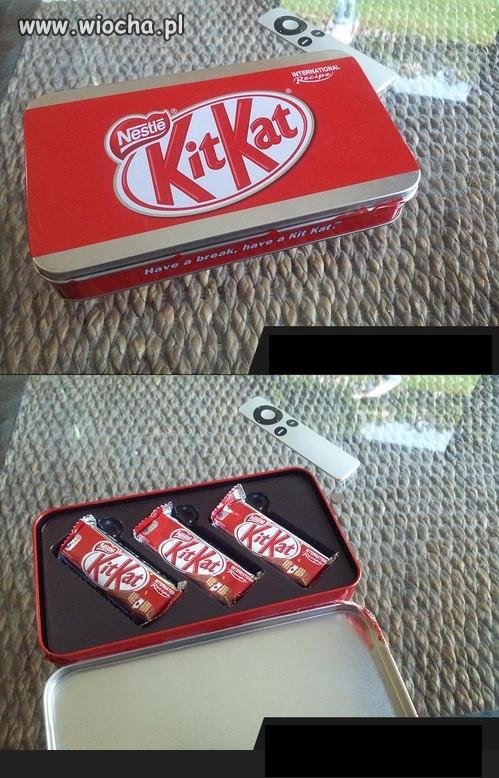 Kumpel dostał karton KitKat-ów
