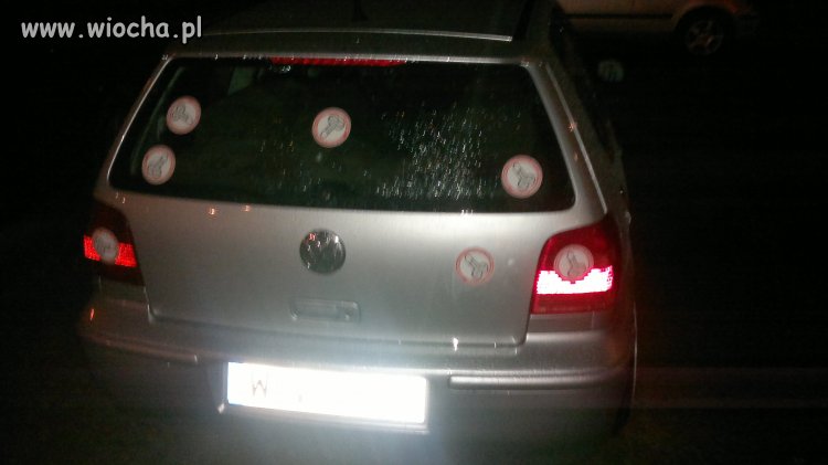 Tym czasem na parkingu.