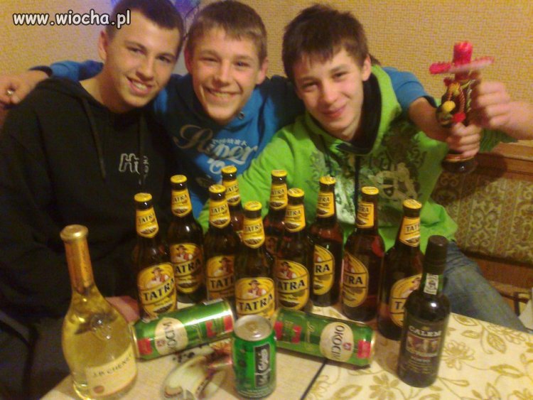 Zdjęcie z Tatrą? I Okocimem? Chłopcy czują moc.