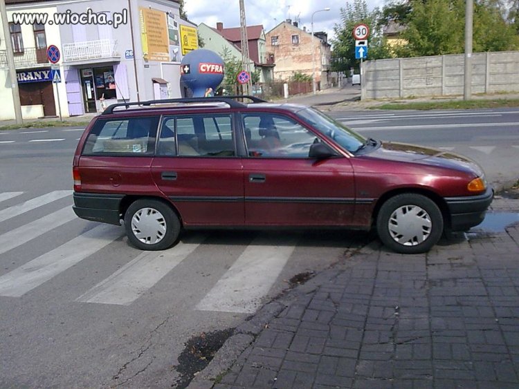 Kolejny "miszczunio" parkowania