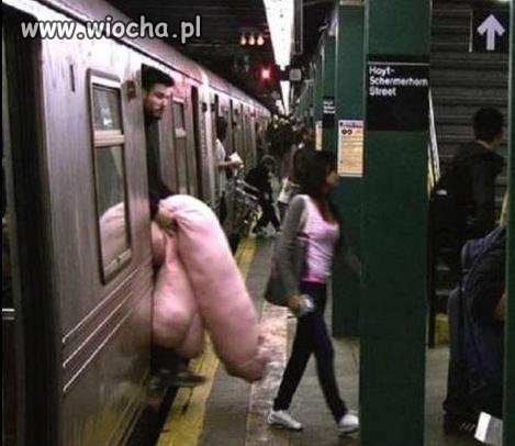 Dobre wejście na stację metra...