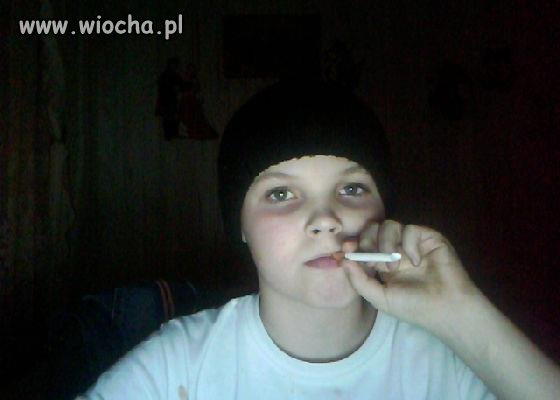 Znów to samo 11-letnie dziecko z papierosem