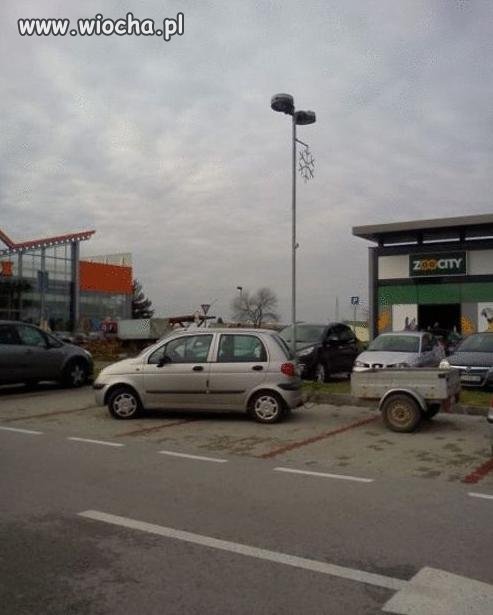 Egoista na parkingu.