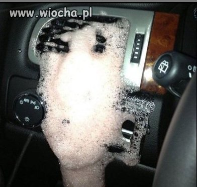 Nigdy nie oddawaj auta do mycia