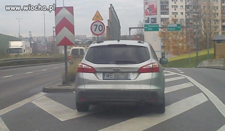 Karny Kut*s za parkowanie w niedozwolonym miejscu