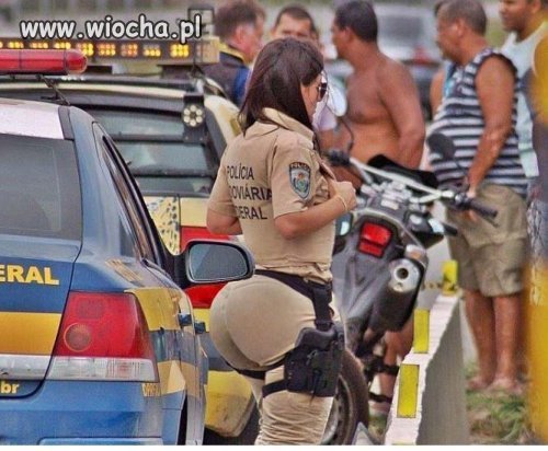 Uwaga chłopaki Policja przyjechała