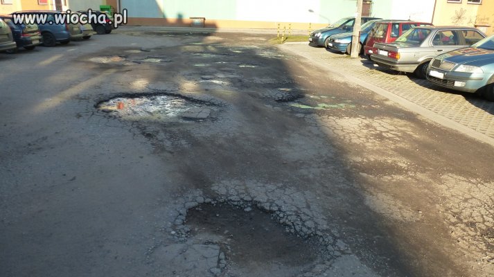 Dalsza część drogi osiedlowej w Gliwicach 