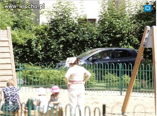 Tusk jeździ sam...