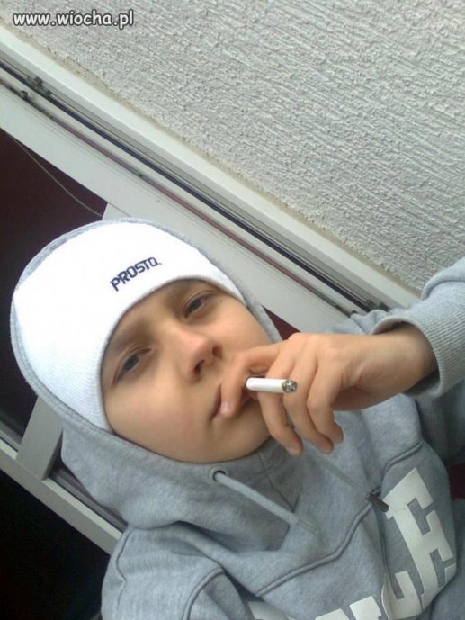 12 latek z fajką, zdjęcie profilowe z facebook-a!