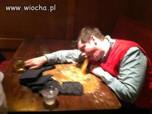 Poniósł go melanż...