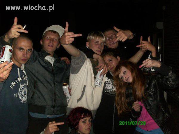 Środkowy paluch dla tych fanatyków kału 