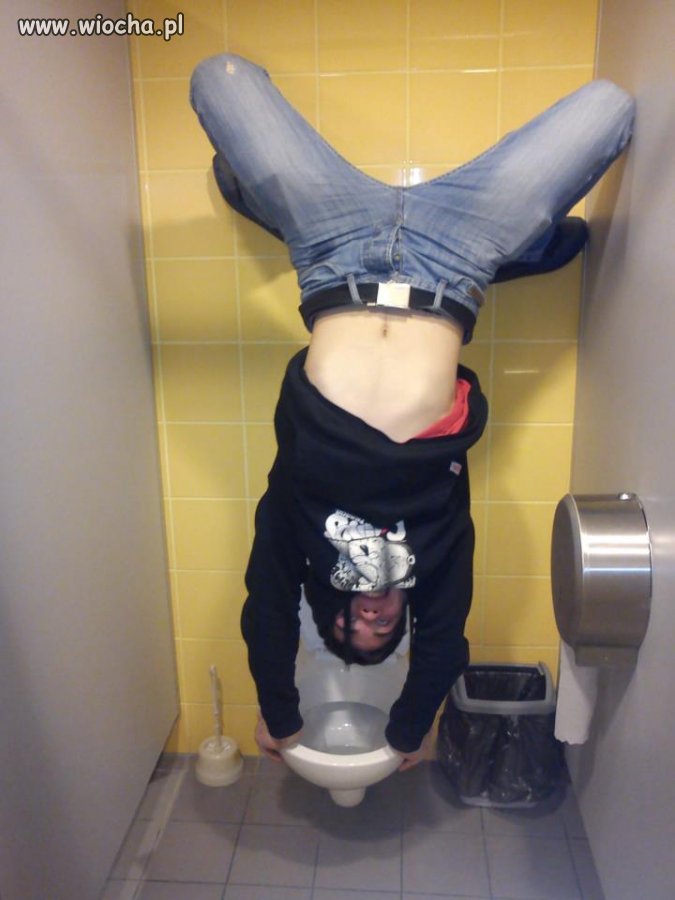 Le parkour w toalecie.