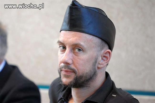Artysta czy kolejny produkt zblazowanego show biznesu?