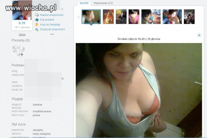 Czyżby ciut za mała bluzka ? 