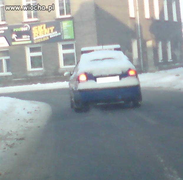 Radiowoz zimą