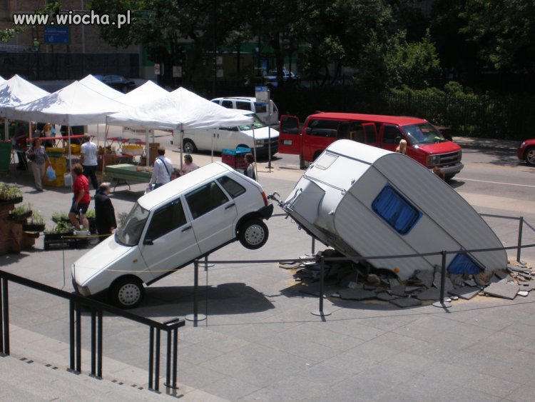 Z cyklu dziwnych instalacji 