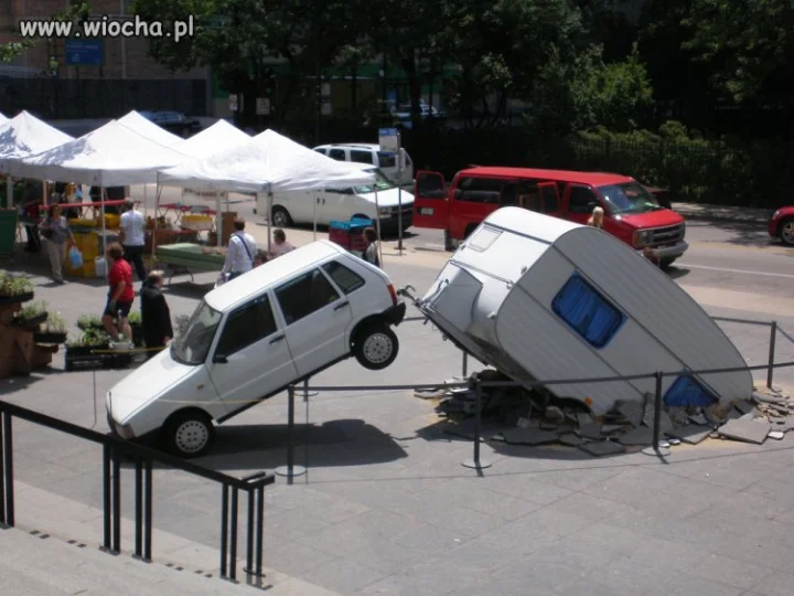 Z cyklu dziwnych instalacji 
