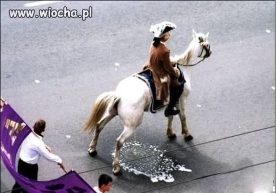 Paradnym krokiem