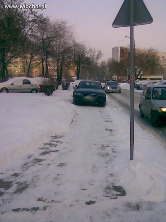 Dozorca chodnik odśnieżył ...