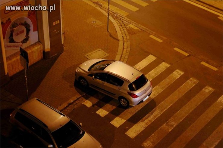 Boże kto tak parkuje!!!
