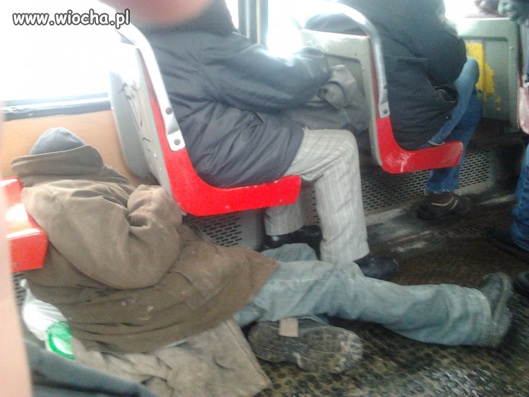 Bo krzesełko twarde i uwiera...