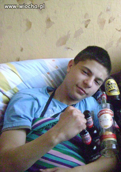 Zdjęcie na fejsie z pustymi butelkami...