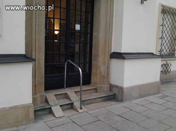 Podjazd zaprojektowany przez "inwalidów" umysłowch