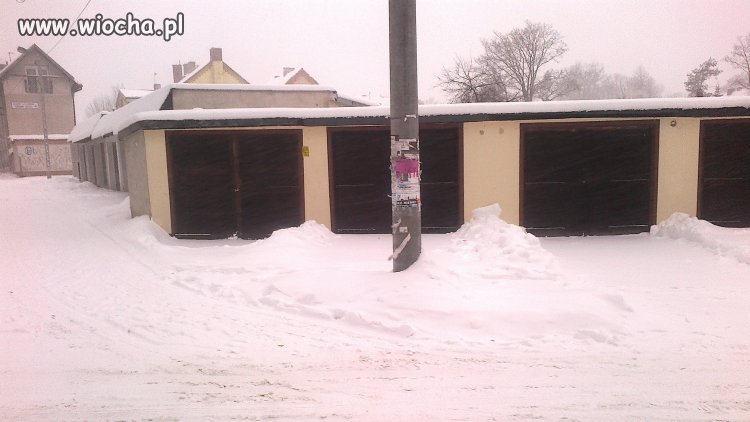 Garaż wraz z życzliwymi sąsiadami 