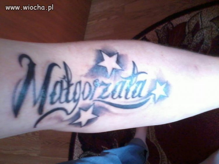 Jak można sobie wytatuować na ręce imię dziewczyny