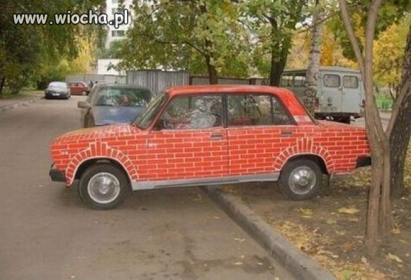 Auto z miejskim kamuflażem 