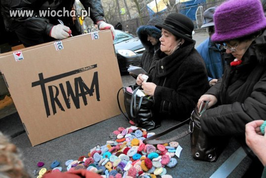 Z dedykacją samego ojca dyktatora...