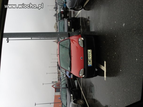 Bardzo duże auto. Rumia parking  "Auchan"