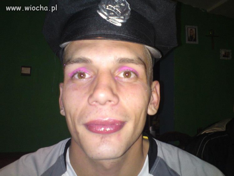 Ona tu jest