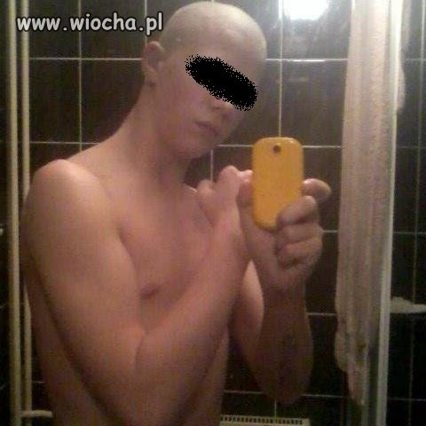 Napinka przed lustrem.. 