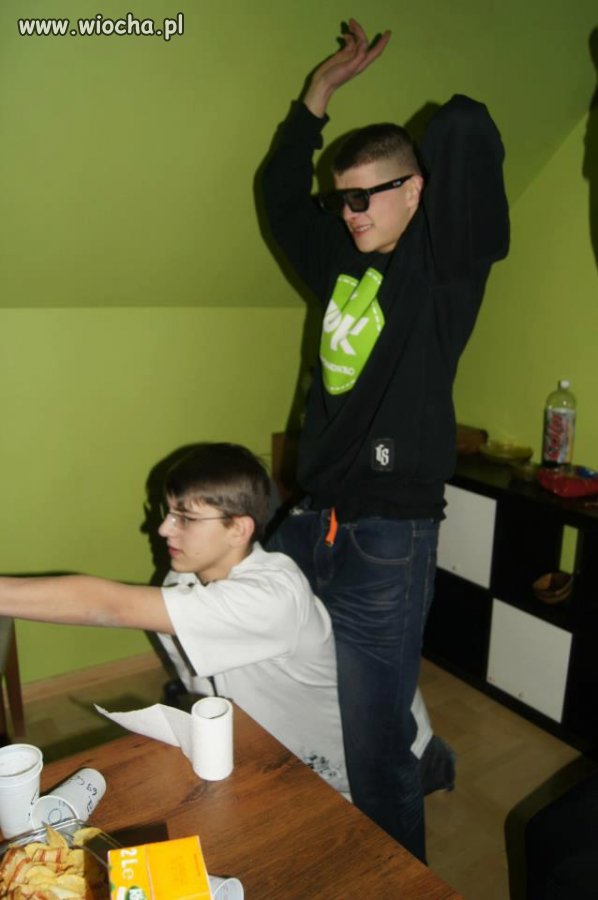Koledzy na imprezie