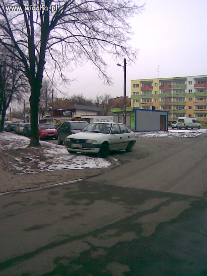 Ten człowiek parkuje tak zawsze ...