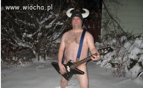 Nago na śniegu