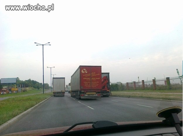 Blokada...i jeszcze sobie gadają przez okna...