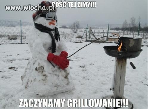 Bałwanek już rozpoczął sezon na grillowanie...
