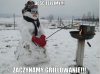 Bałwanek już rozpoczął sezon na grillowanie...