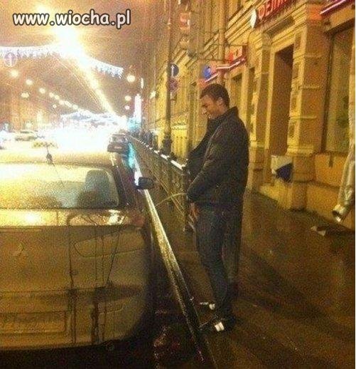 Mógł jeszcze się zesrać na maske