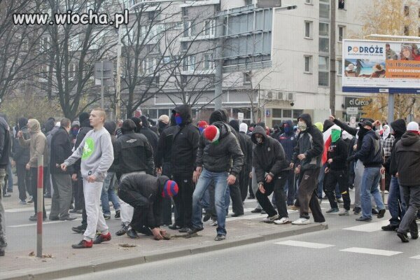 Tłumy idą na koncert Bibera 